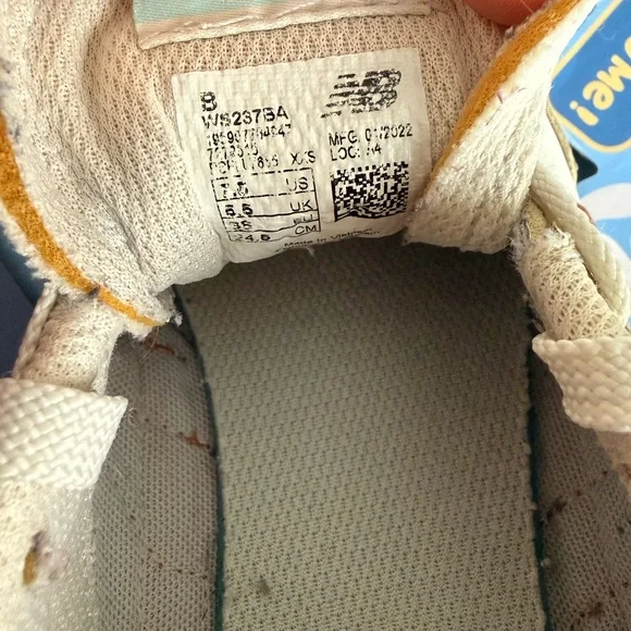 New Balance White and Tan Sneakers with Blue Accents - Picture 3 of 3